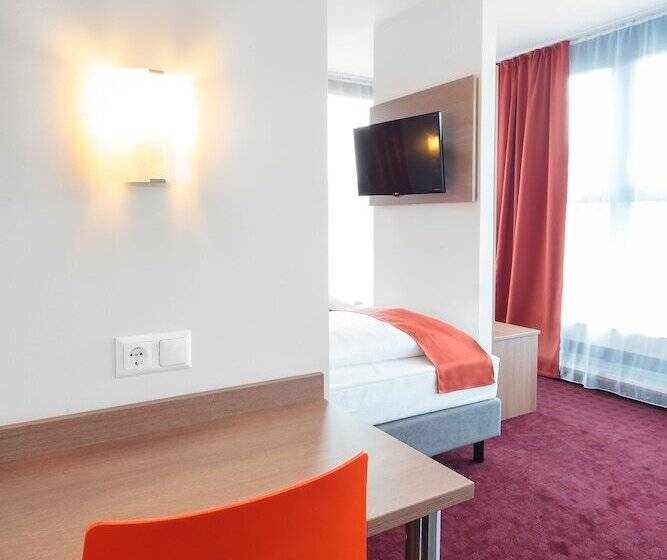 Номер Стандарт Трехместный, Mcdreams Hotel Leipzig