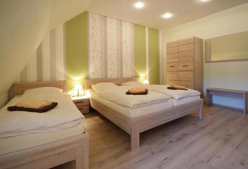 Номер Стандарт Трехместный, Gasthof Und Hotel Roter Hirsch