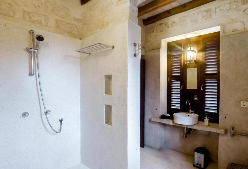 سوییت جونیور با چشم‌انداز دریا, The Charming Lonno Lodge Watamu
