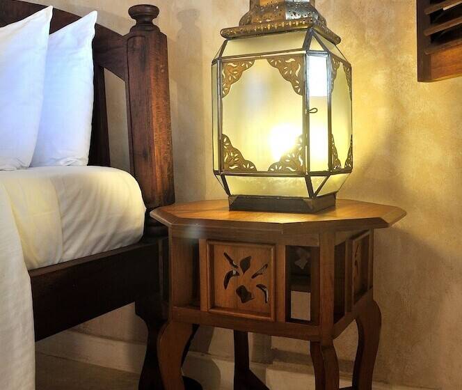 سوییت جونیور با چشم‌انداز دریا, The Charming Lonno Lodge Watamu