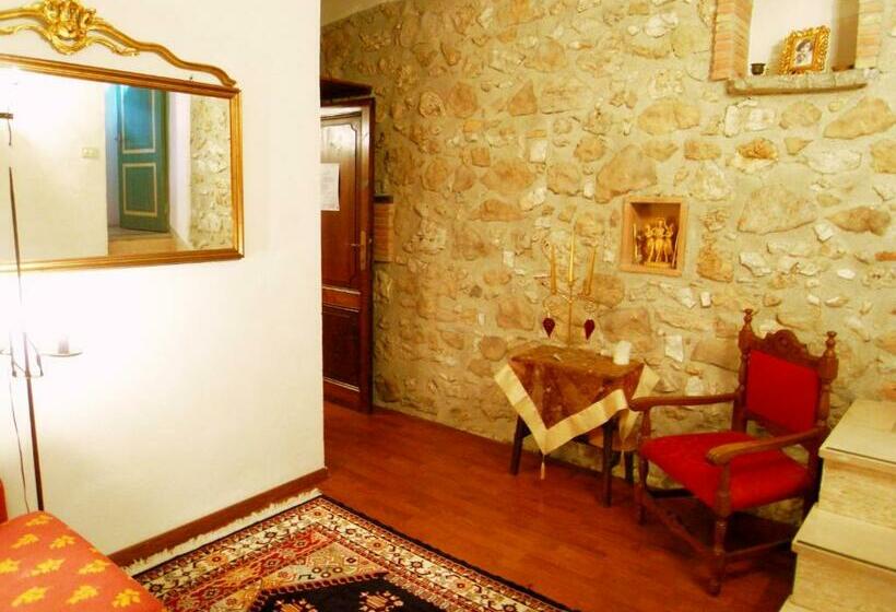 Номер Deluxe с Балконом, Guest House Il Borgo Di Sempronio