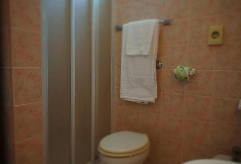 اتاق استاندارد چهار تخته, Loreto