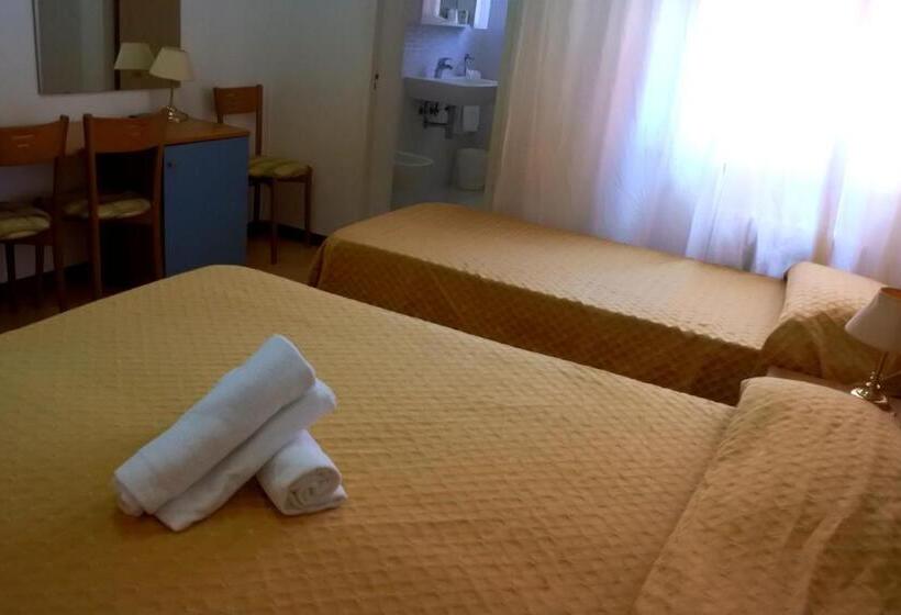 Economy Triple Room, Loreto