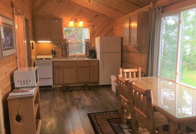 Хижина, Moose Track Adventures Resort