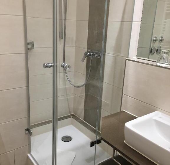 Трехместный Номер Стандарт с Балконом, Parkhotel Leiser
