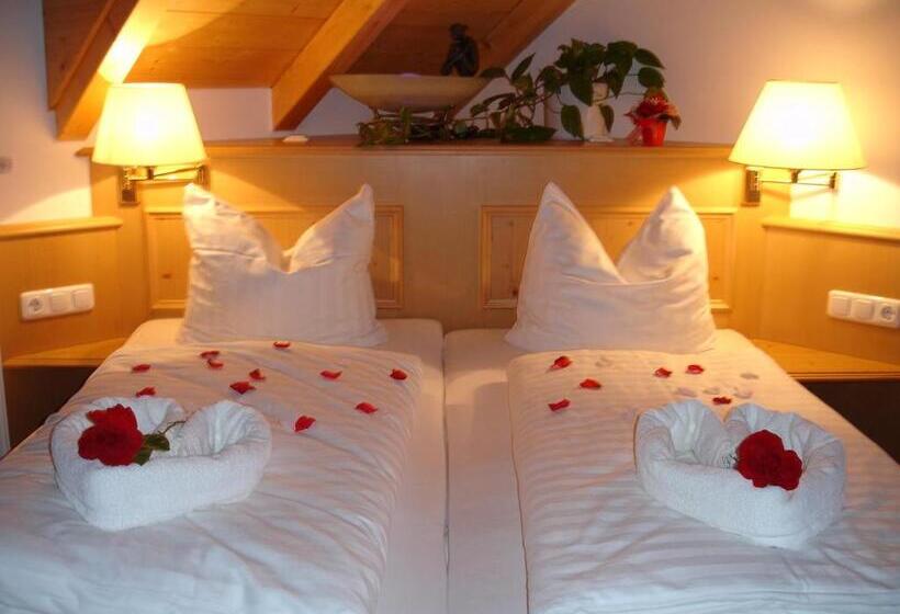 Номер Стандарт, Metzgerei Gasthof Oberhauser   Hotel Zur Post