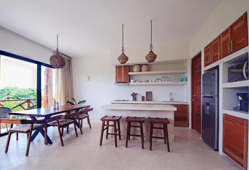 سوییت جونیور با بالکن, Casa Astral Luxury