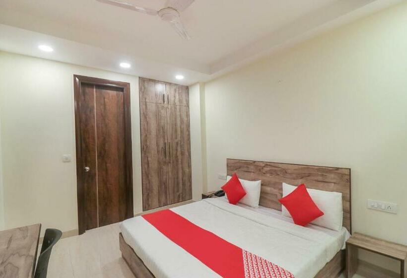Трехместный Номер Классика, Collection O Comfort Residency Near Artemis Hospital