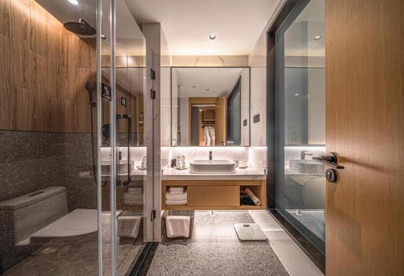 Номер Стандарт с Балконом, Ramada Guilin Yangshuo Resort