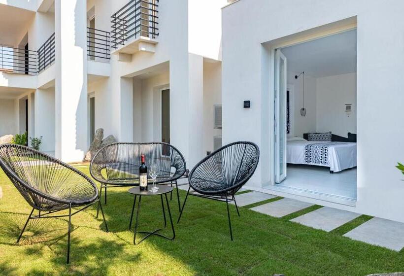 اتاق خانوادگی با چشم‌انداز باغ, Cara A Bentu   Charming Rooms