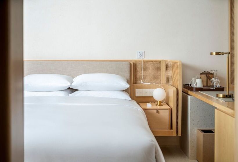 Номер Deluxe с Балконом, The Taikang Sanya, A Tribute Portfolio Resort