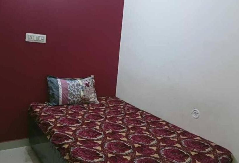 Трехместный Номер Классика, Spot On Hotel G&s Residency