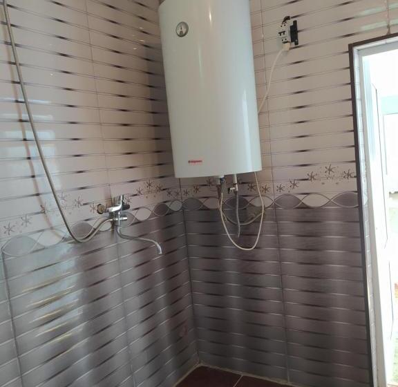 اتاق راحتی سه تخته, Gujejiani Guest House