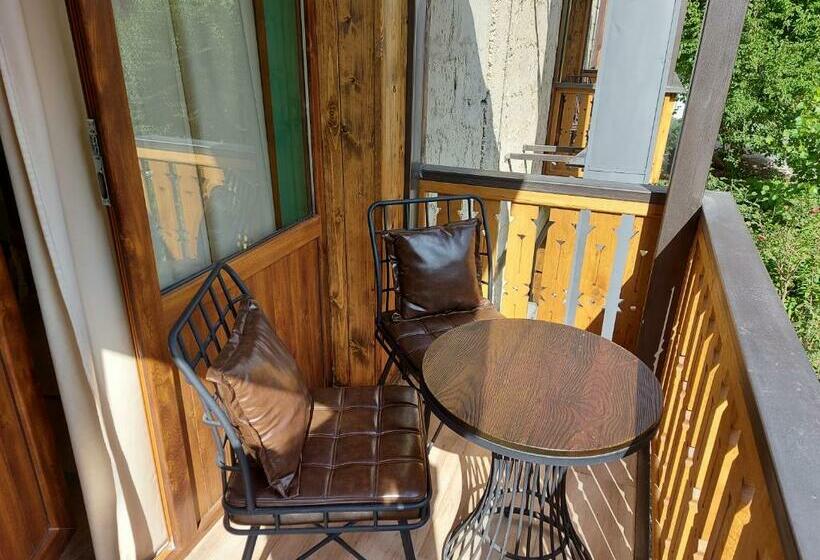 Номер Стандарт с Балконом, Van Guesthouse