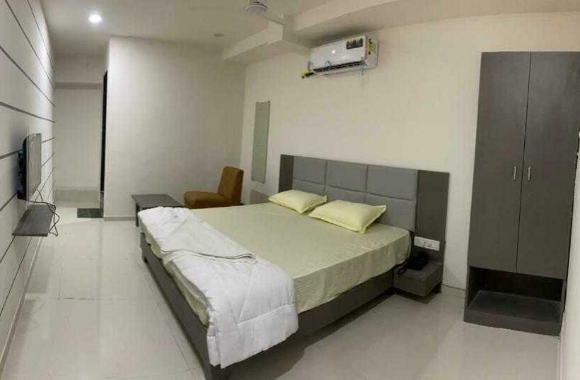 三人经典房间, Pop 91562  Park Palace