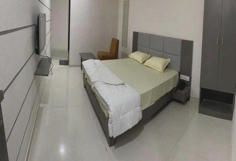 三人经典房间, Pop 91562  Park Palace