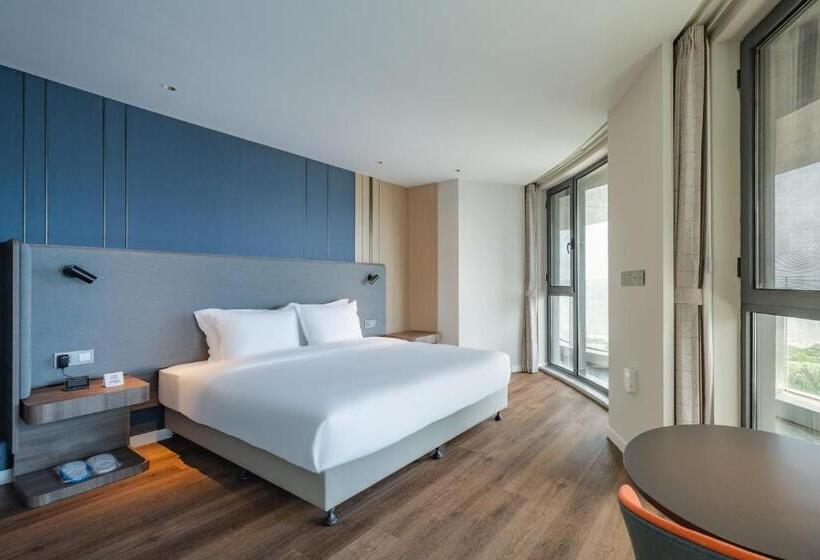 Люкс Кровать Кинг, Holiday Inn Express Huludao Seaview By Ihg