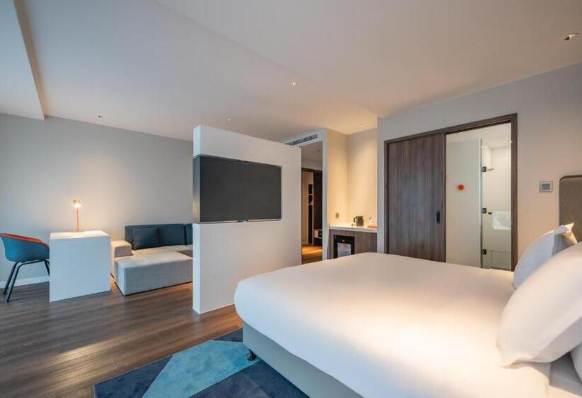 Люкс Кровать Кинг, Holiday Inn Express Huludao Seaview By Ihg