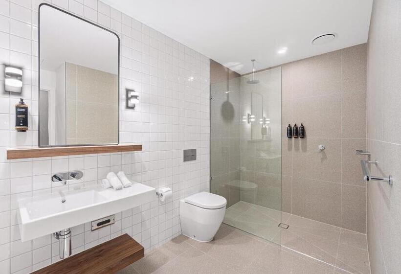 带大床的豪华间, Mercure Pakenham