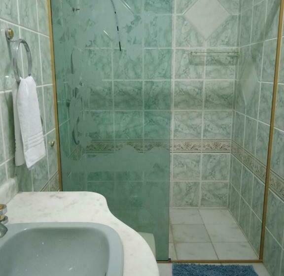 اتاق خانوادگی, Acomodações Anfitriã