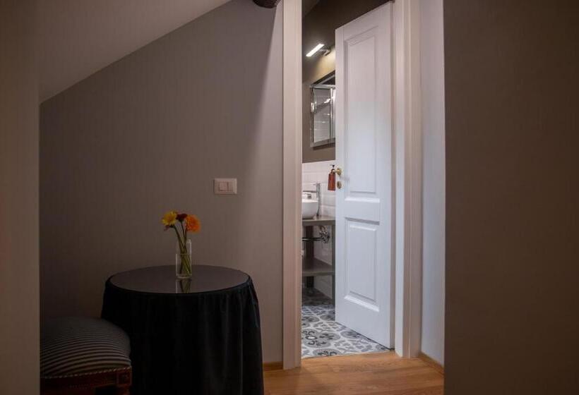 Quarto Estandar, Ca Meison