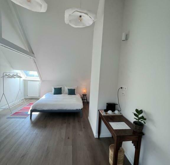 اتاق لوکس, Maison Georges