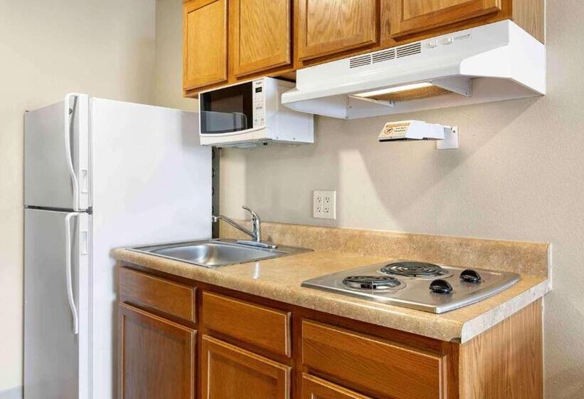 带2个双人床的标准工作室, Extended Stay America Select Suites  Wichita  Airport