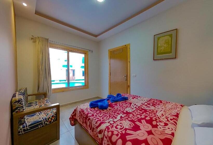 سوییت با چشم‌انداز استخر, Seaview Hotel Dahab