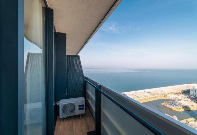استودیوی استاندارد با چشم‌انداز دریا, Come A Lot Aparthotel Batumi