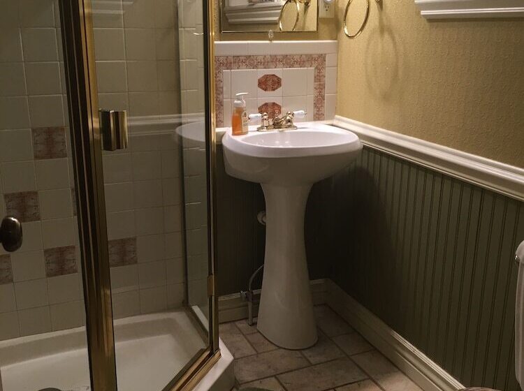 Номер Базовый Двуспальная Кровать, Frisco Lodge