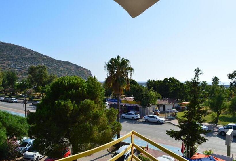 اتاق استاندارد چهار تخته با چشم‌انداز دریا, Bülent Kocabaş Selinus Beach Club