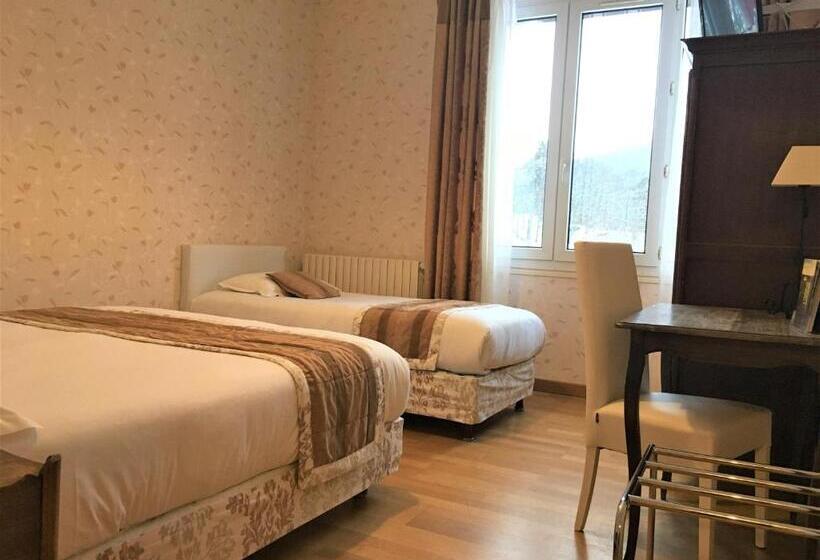 Семейный Номер, Hôtel Restaurant Le Grillon
