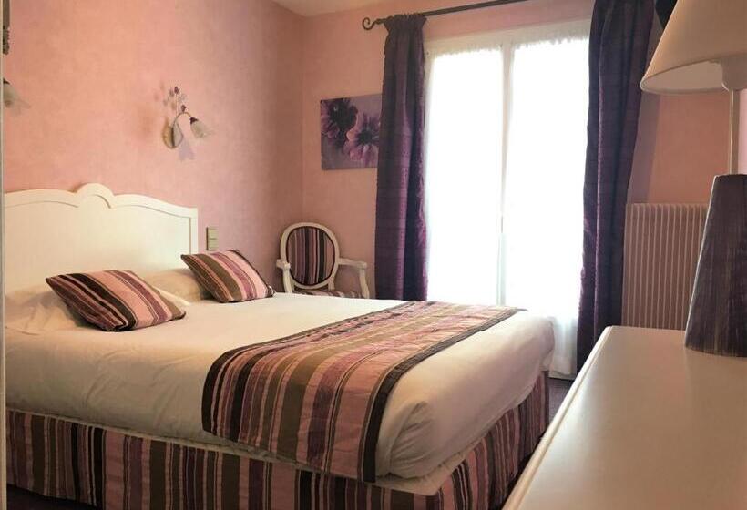 Номер Стандарт с Балконом, Hôtel Restaurant Le Grillon