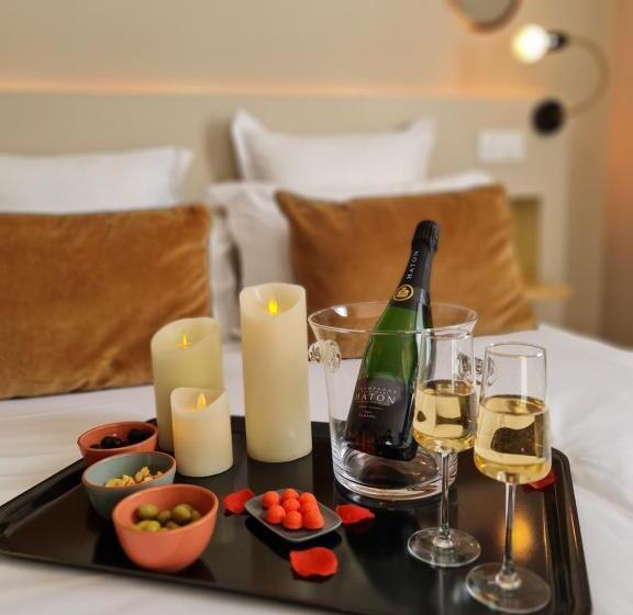 Полулюкс, Le C Boutique Hôtel