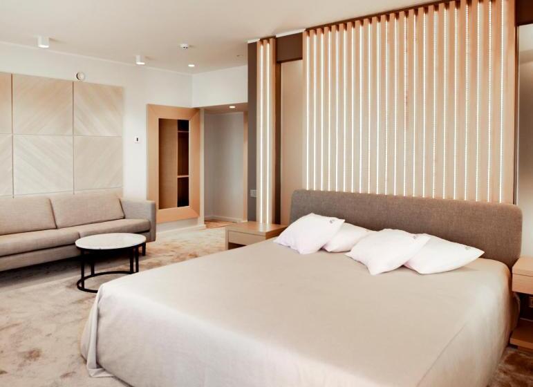 سوئیت با وان آب گرم, Lepanina Hotell