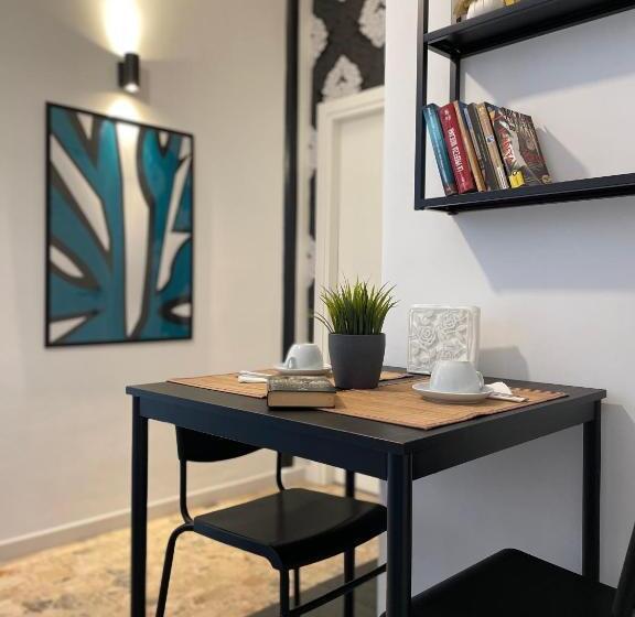 Quarto Estandar Banheiro Compartilhado, Pit Stop Ciampino Station