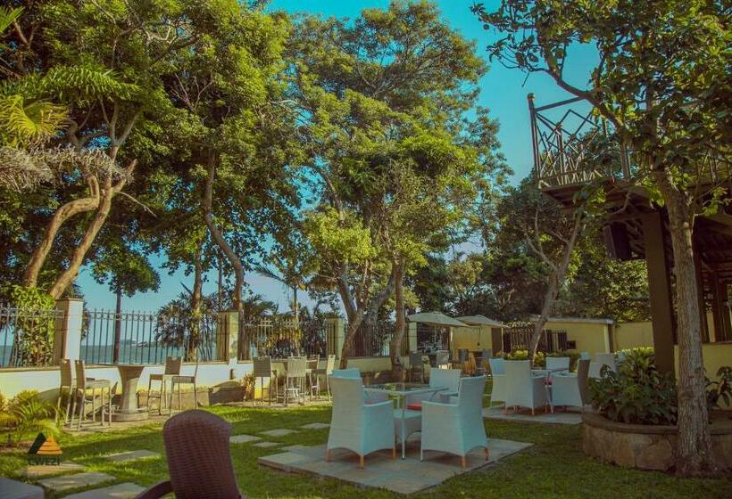 اتاق لوکس با بالکن, Cwezi By The Lake