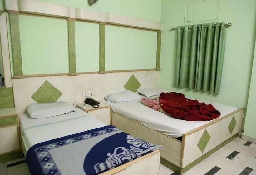 اتاق استاندارد سه نفره, Neha Inn