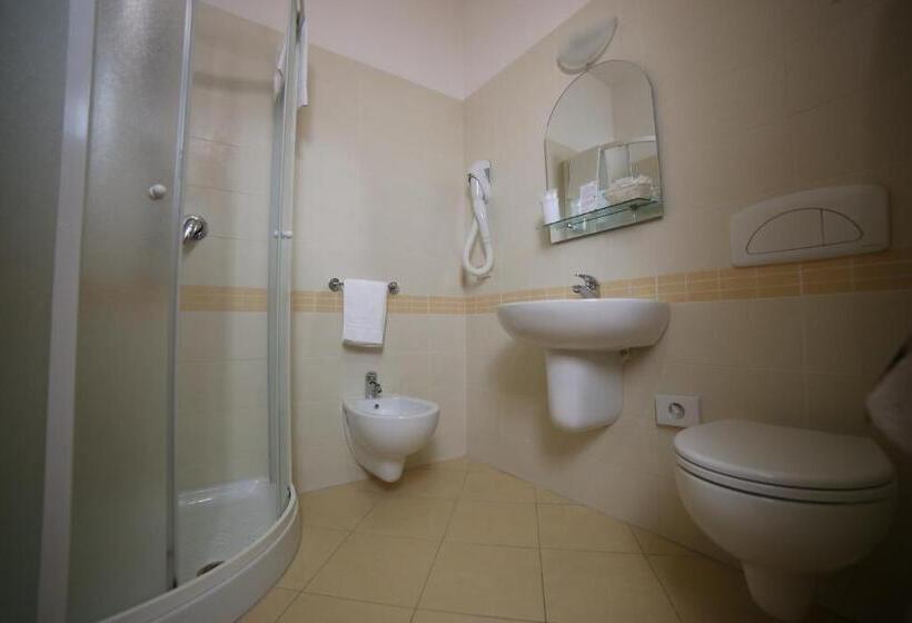 غرفة قياسية رباعية, Sportur Club
