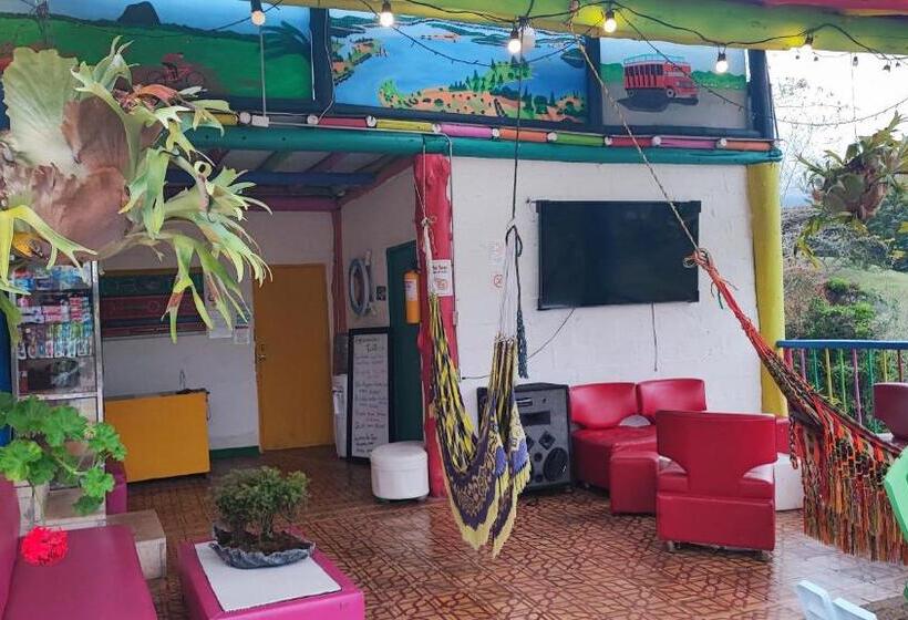 Casă 1 Dormitor, Colors Fantasy Hostel