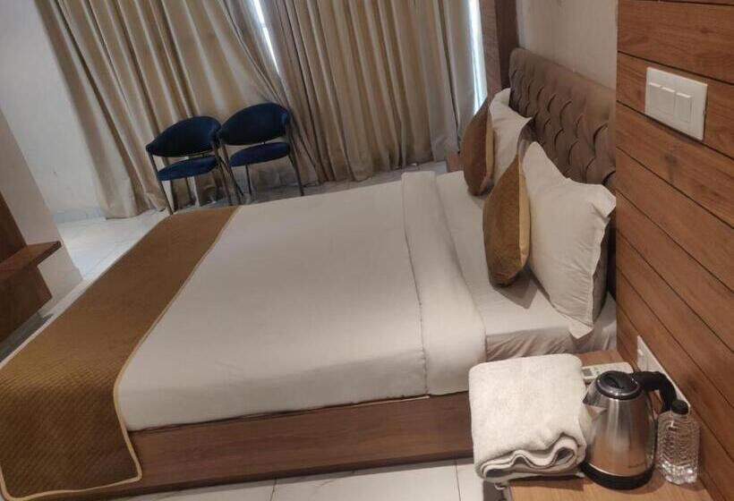 高级大房间, Ekana