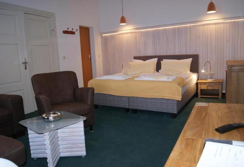 חדר סטנדרט לארבעה, Peenebrücke