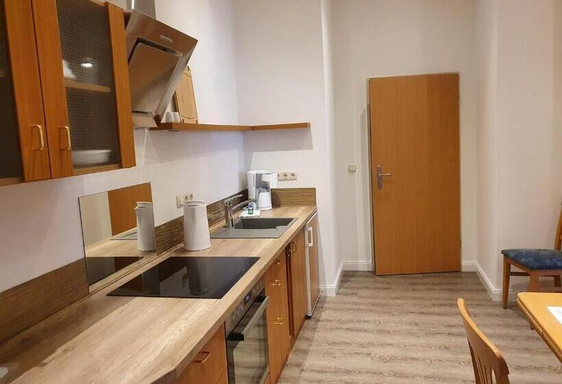 חדר סטנדרט לארבעה, Peenebrücke