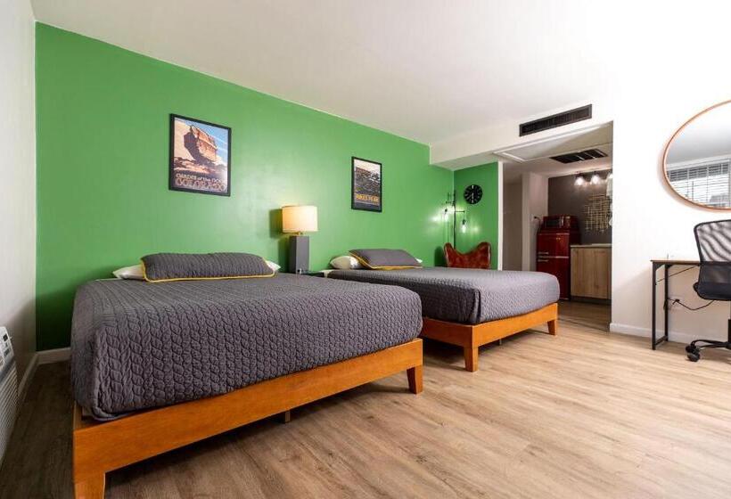 Четырехместный Номер Deluxe, Modern Motel
