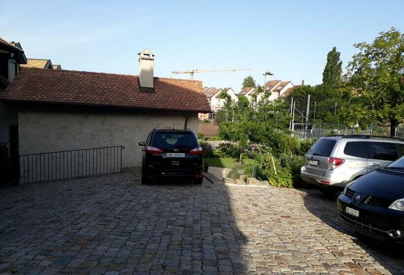 Номер Стандарт, Aux Trois Soleils