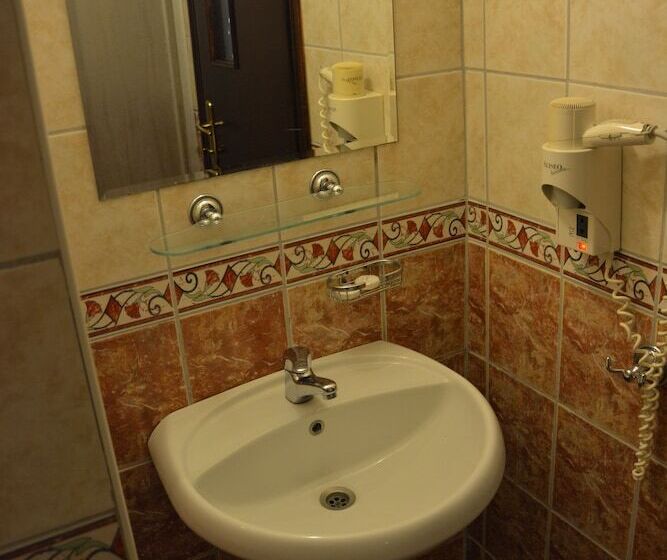 Family Suite, Yavuzhan