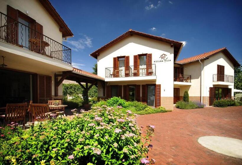 Номер Стандарт с Балконом, Hullám Villa B&b