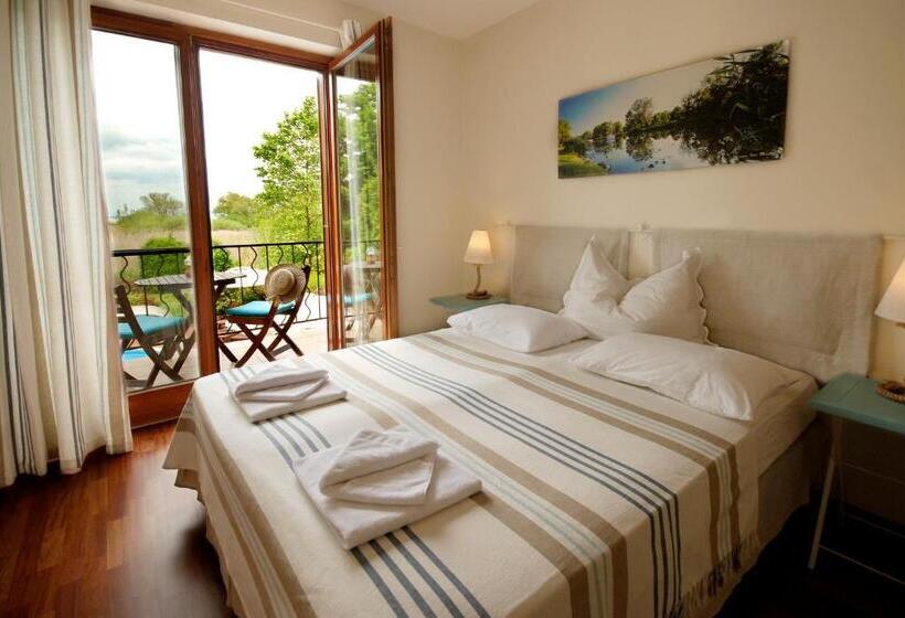 Номер Стандарт с Балконом, Hullám Villa B&b