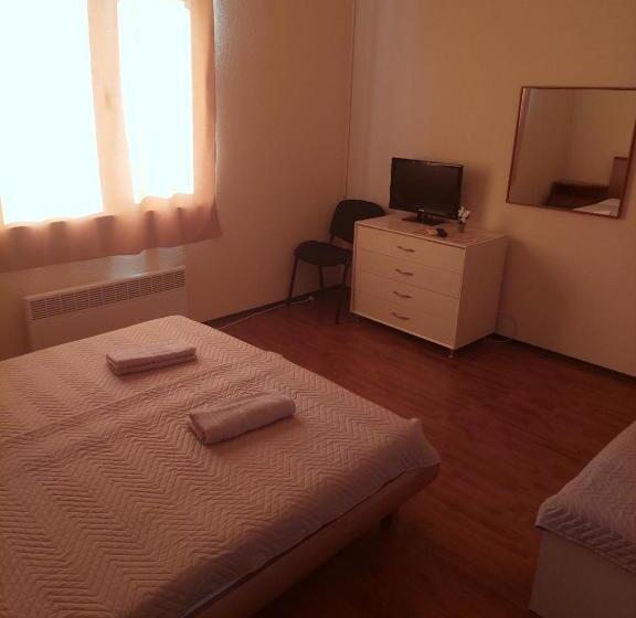 اتاق استاندارد سه نفره, Shale Apartments And Rooms