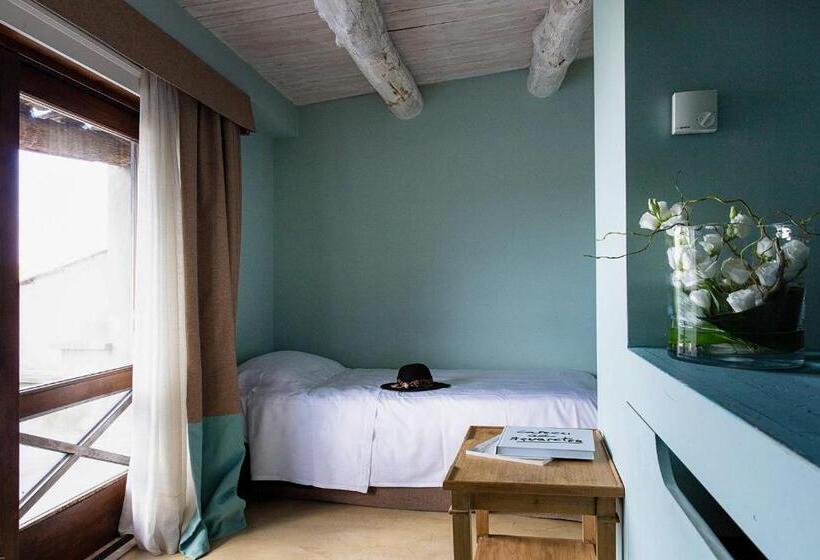Полулюкс Повышенной Комфортности, Aquapetra Resort & Spa